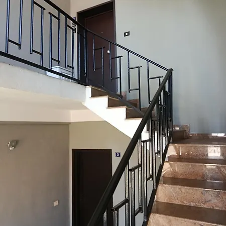 Rezidenca Pahumi Bed and Breakfast 3*