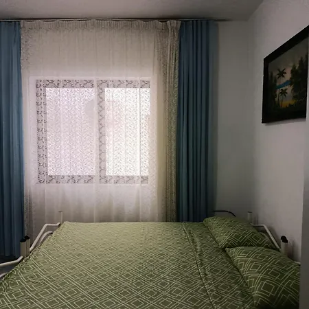 Rezidenca Pahumi 3* Durrës