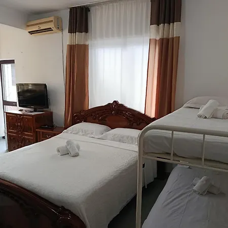Frühstückspension Rezidenca Pahumi 3*