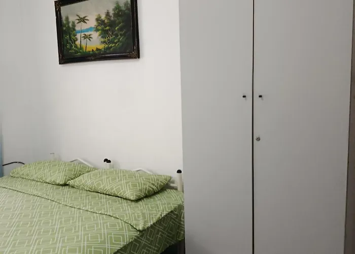 Oda ve Kahvaltı Rezidenca Pahumi 3*