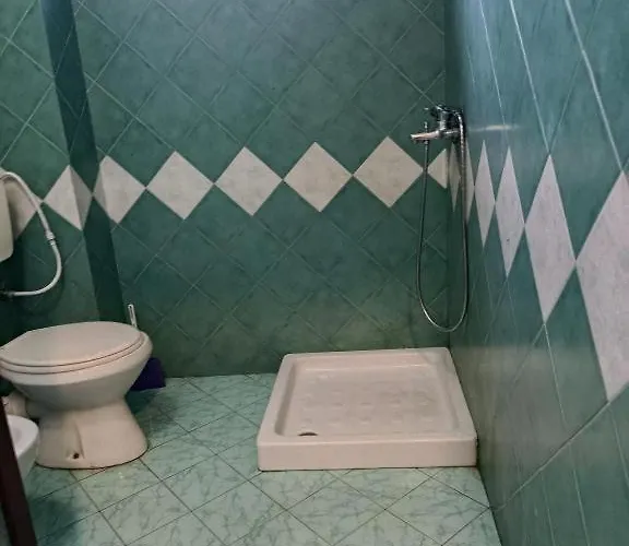 Rezidenca Pahumi Oda ve Kahvaltı Dıraç